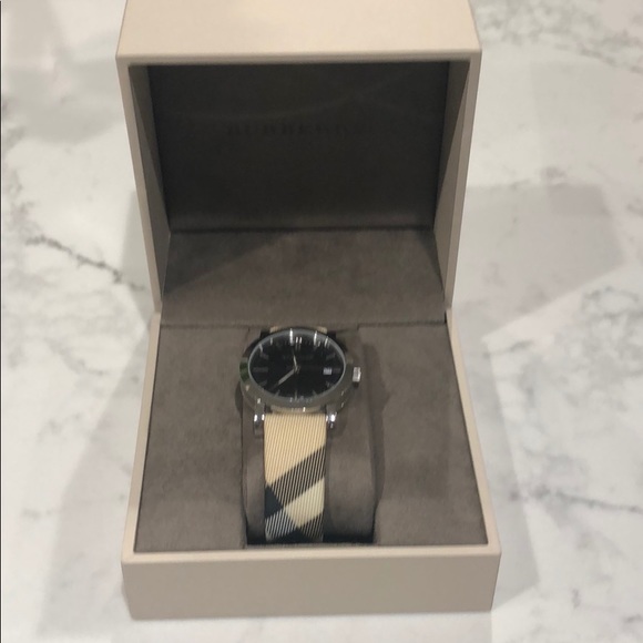 Burberry watch - Picture 4 of 8